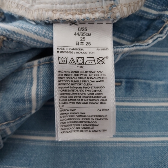 Gap, misses, size 0/25, light blue denim shorts with white stripes - Picture 7 of 7